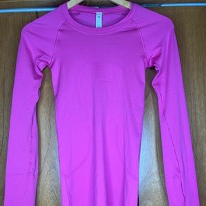 Lululemon Long Sleeve swiftly!